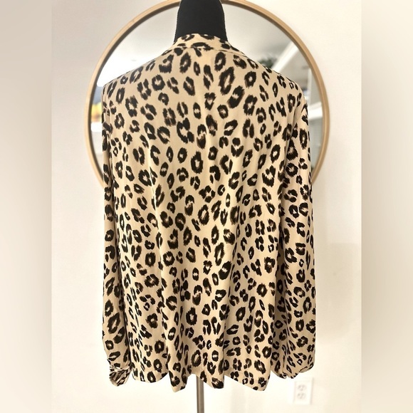 Chico’s leopard Animal-Print Bishop-Sleeve Silky Blouse size 3 (XL) - Picture 4 of 10